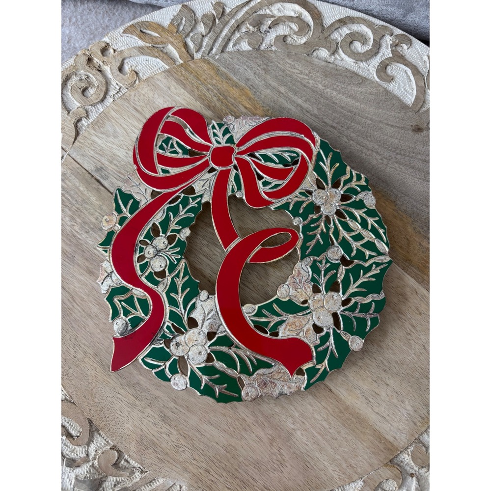 Christmas Wreath Trivet Metal Red Green Enamel Holly Bow Holiday Decor‎ 8in